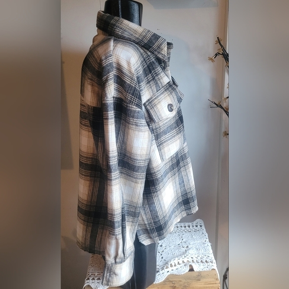 Tattoo Brown and Tan Plaid Oversized Button Up Shacket S - Picture 4 of 8